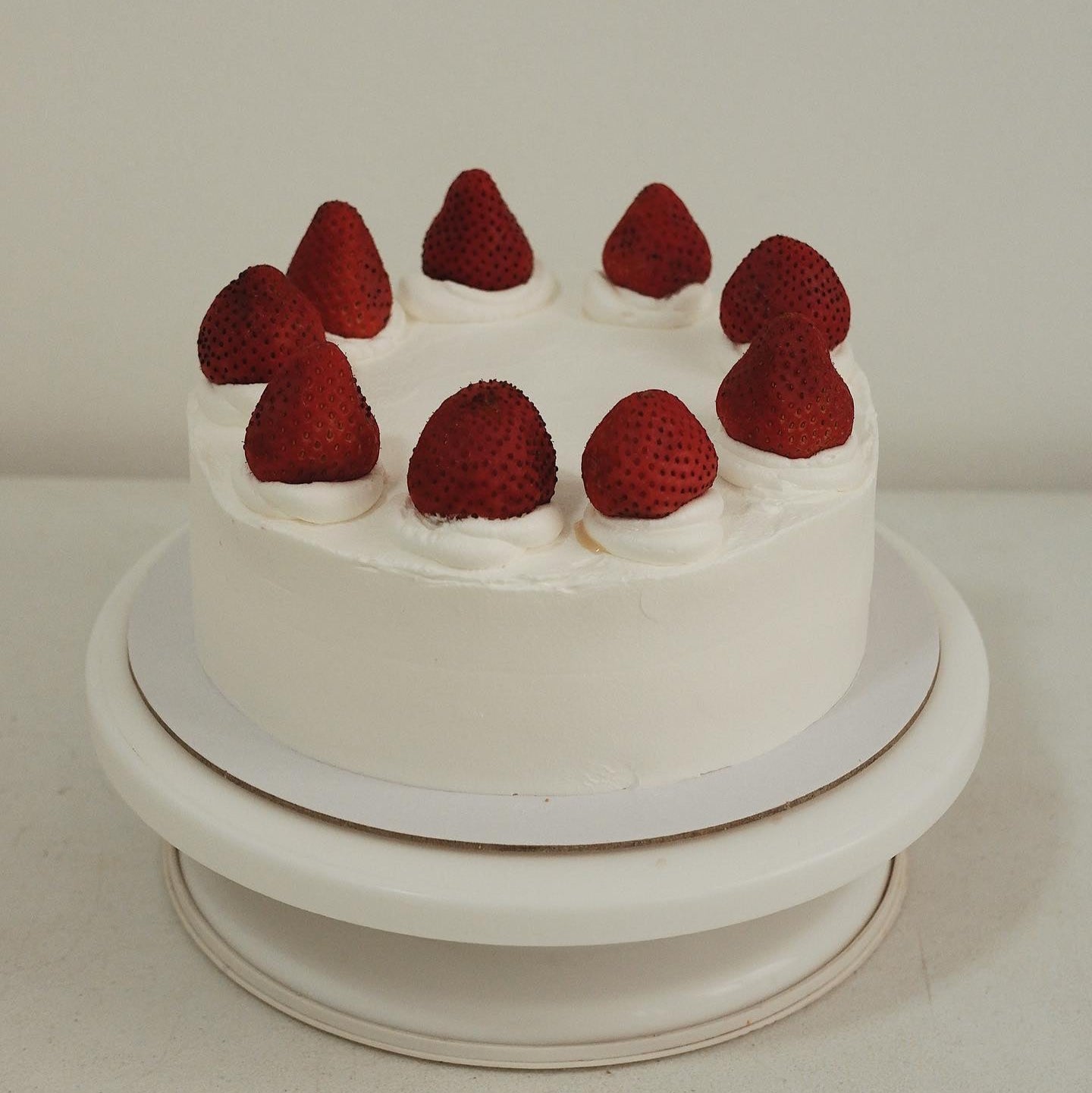 STRAWBERRY CLOUD CAKE (LARGE SIZE)