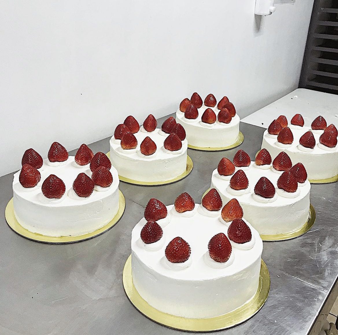 STRAWBERRY SHORT CAKE